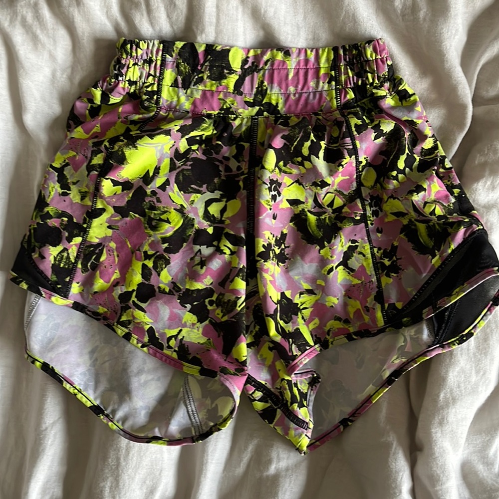 Size 0 lulu hottie hot shorts 2.5 length
